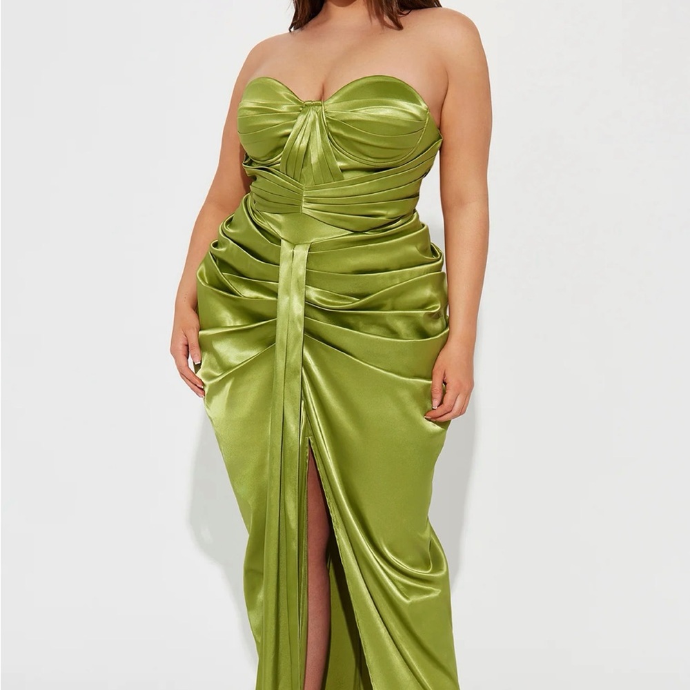Elegant Green Strapless Dress
